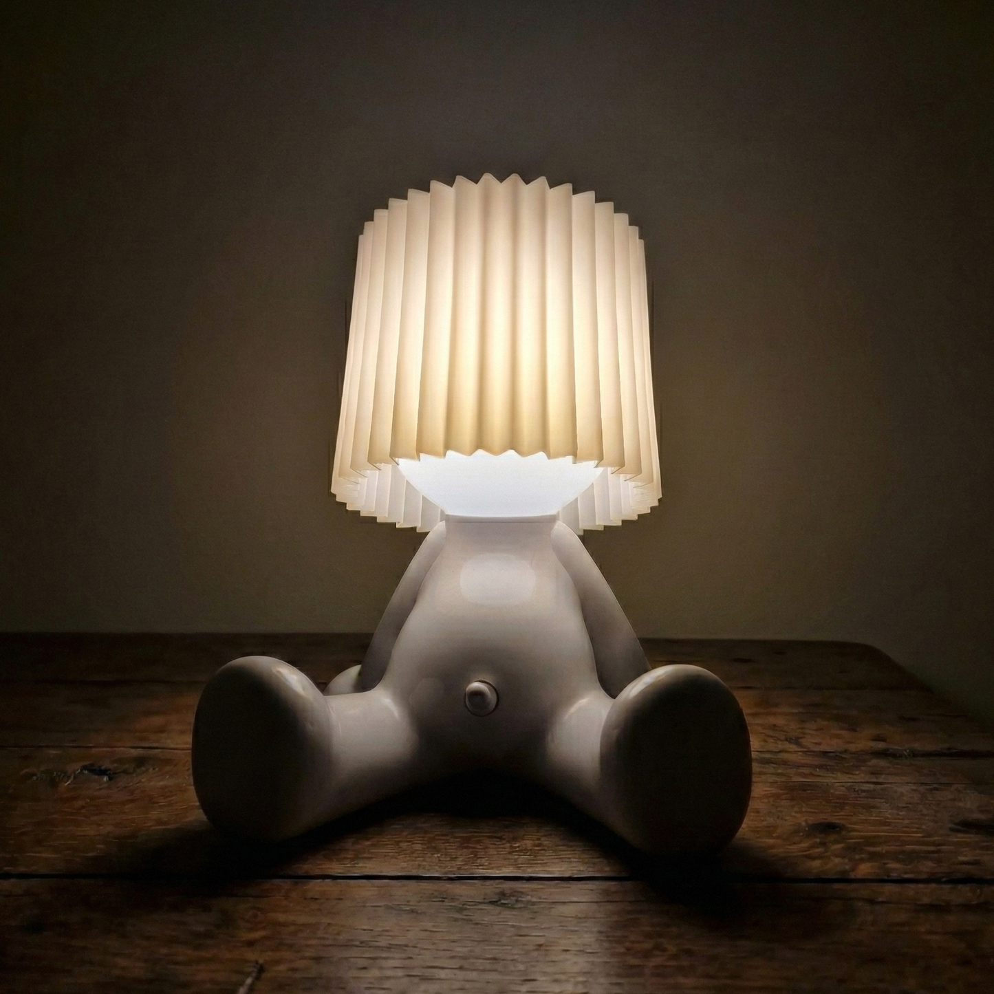Lampen-Larry - Sitzend